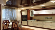 Бежево-коричневый двухуровневый натяжной потолок в кухне от «Элит стиль»